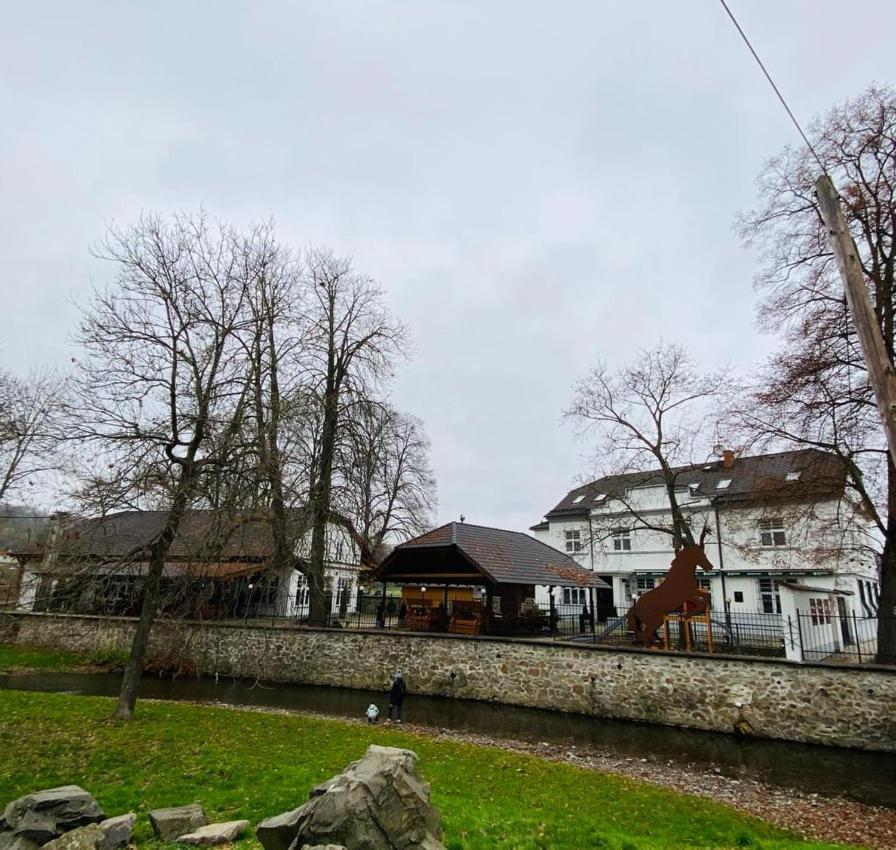 Penzion A Restaurace Belecky Mlyn Pteni Kültér fotó